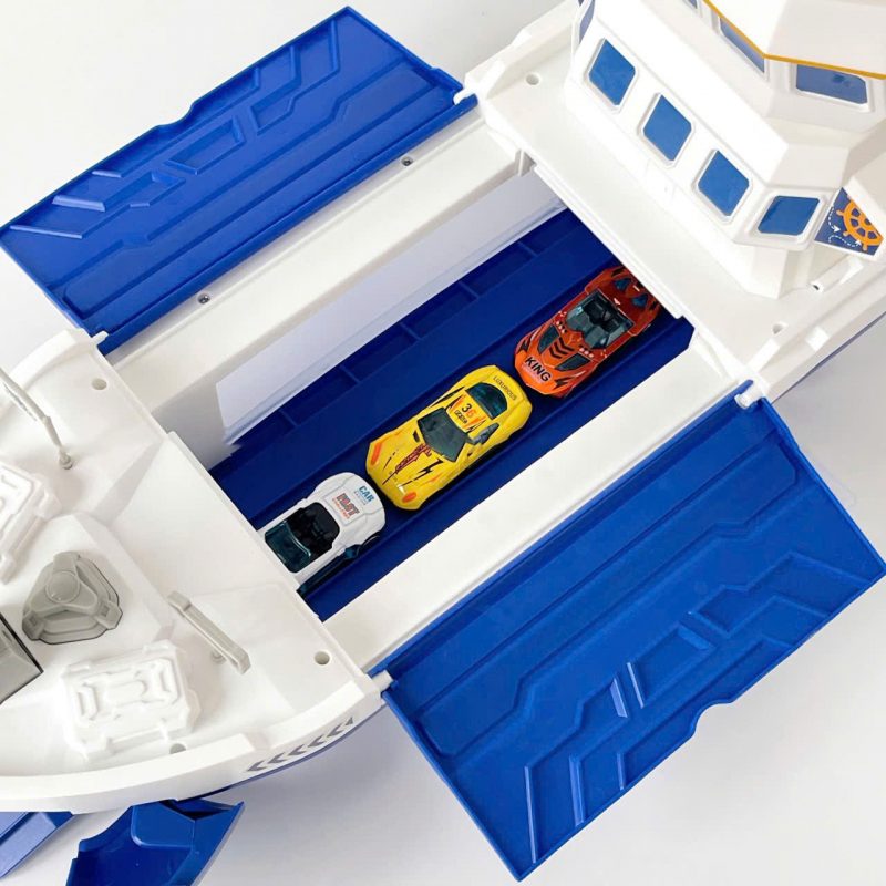 tau thuy giant cargo ship 4